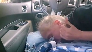 AMATEUR BLONDE SUCKING A BIG BLACK COCK IN A CAR