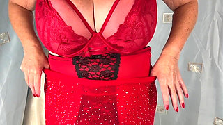 Aunty Sandra All in Red Vgq 75