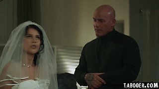Derrick Pierce Claims Penelope Reed