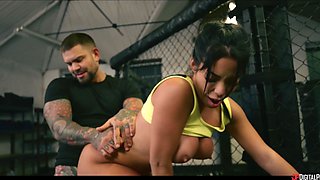 Juan Lucho's Wild Gym Encounter Ignites Passion with Italian Heat