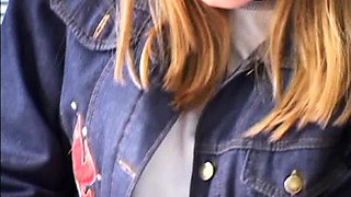 Amateur blonde masturbates on webcam