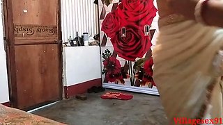 Madam Sex her Husband home with Saree chudai