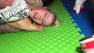 Amber Vs Minnie - Boxing, Wrestling