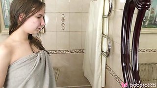 Madison Chandler Fingering Wet Pussy After Shower Tease
