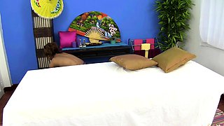 Sexy Thai Enjoys Masseur Special Massage