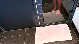 a chick masturbating in the shower and squirted