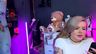 Vulva rubbing close up with blonde handling monster dildo