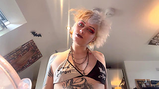 Black Lipstick Fetish - Goth Girl Makes Her BF a Dirty BJ Video