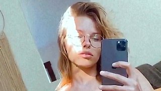 Beauty small tit amateur teen masturbating her shaved pussy