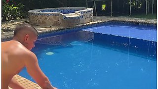 Verga Grande - Flirting With A Super Hot Busty Colombian Outdoors In The Pool