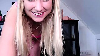 Amateur young lesbian webcam