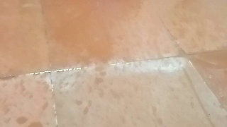 Pissing and Washing Pusssy