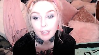 Tattooed webcam milf with amazing big boobs pleases her cunt