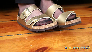 Minimalistic Nylon Moments - Dangling & Shoeplay