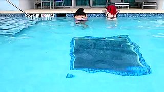 Ginger Rae xoxo - Ignored By A Pool In Miami - Ignore and