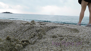 Teen Girl Masturbate on the Beach