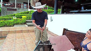 Petite Rubia De 18 Anos Se Folla A Un Extrano En Publico Cuando Sus Padres No Estan