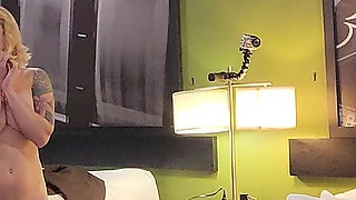 Cutikatxoxo Joins a Reverse Gangbang
