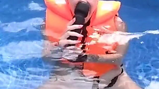 Life Jacket Vibe Play in the Pool