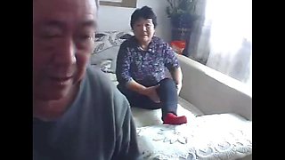 Chinese old couple in the living room obscene live sex 03