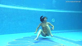 Hot big ass euro milf Sazan erotic underwater