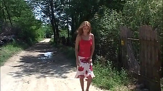 Solo Pee Girls Simona the Sexy Pee Girl