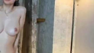 Model massage amateur fingering babe during session