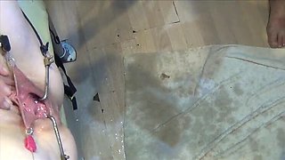 Yellow Huge Ass Amateur Milf Spreads Wide And Peeing In Shower