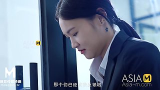 Secretary girl gets her intimate interview session with the boss