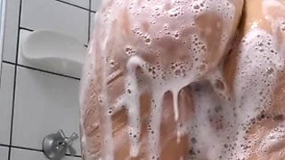 Australian brunette amateurs pussy showering