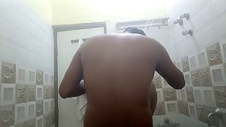 Indian couple Niharika Thakur enjoys some steamy shower fun