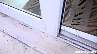 Gigantic stepsis gets stuck and fucked