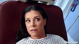 MILF Patient Banged By The Brand New Tool of her Gyno Doctor - India Summer