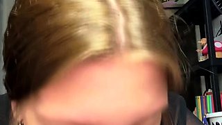 Cute amateur teen girl toying her pussy in bed on cam